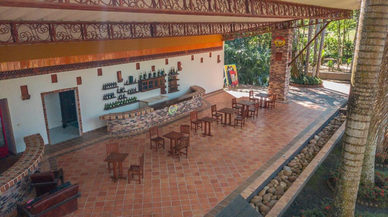 Hotel Hacienda Gualanday Apiay ภายนอก รูปภาพ